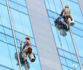 大劇院外墻清洗中如何正確佩戴高空作業安全帶